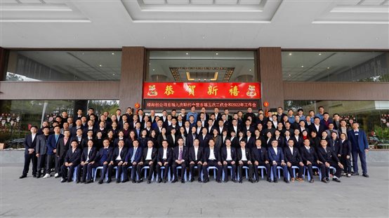 PlayAceÖ±ÓªµÚÒ»Æ·ÅÆÌìÉúÓ®¼ÒÒ»ÆðÙÉÐÐ