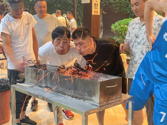 PlayAceÖ±ÓªµÚÒ»Æ·ÅÆÌìÉúÓ®¼ÒÒ»ÆðÙÉÐÐ