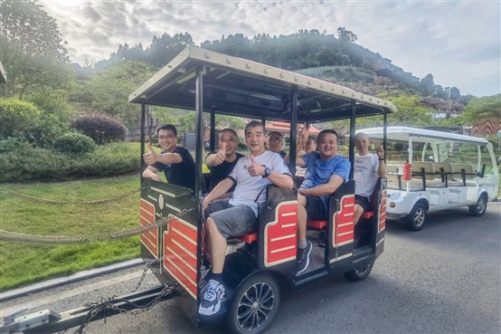 PlayAceÖ±ÓªµÚÒ»Æ·ÅÆÌìÉúÓ®¼ÒÒ»ÆðÙÉÐÐ