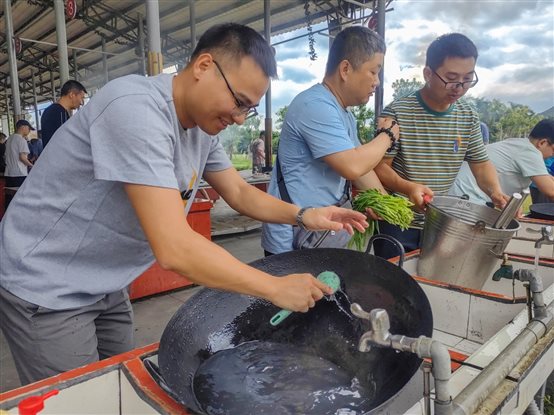 PlayAceÖ±ÓªµÚÒ»Æ·ÅÆÌìÉúÓ®¼ÒÒ»ÆðÙÉÐÐ