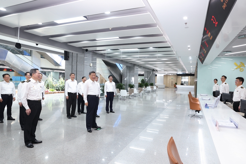 10��15����16���������������й���������ǡ�������ϯ�������ί��ϯϰ��ƽ�ڸ�������������������������16������������������ϰ��ƽ���й���������������ҵ����������Ƭ������ʱ������������ͬ�ۺ�Ч�ʹ�����������ְԱ���Ƚ�����������������