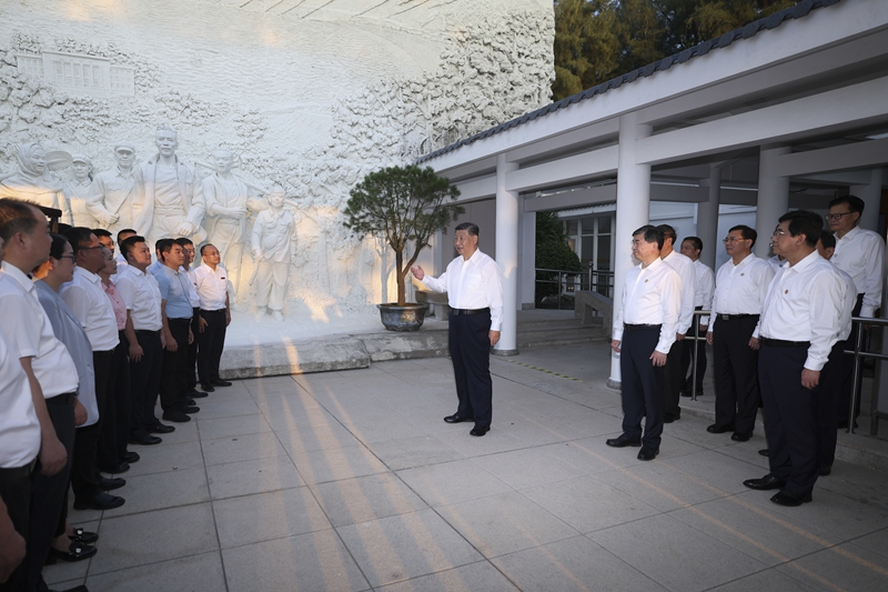 10��15����16���������������й���������ǡ�������ϯ�������ί��ϯϰ��ƽ�ڸ�������������������������15������������������ϰ��ƽ�������ж�ɽ�ع��Ĳ�����ݿ���ʱ������������ͬ���Ĳ��ɲ�ѧԺ��ϯ��ѧԱ�������Ƚ�����������������