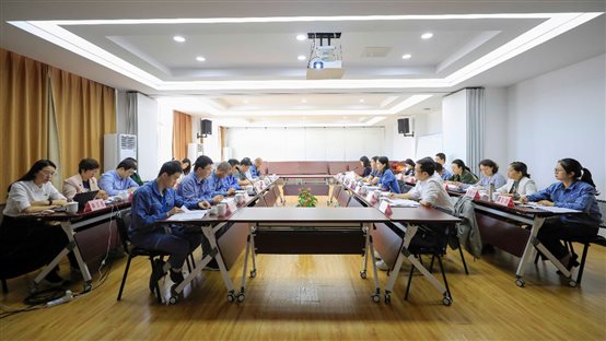 PlayAceÖ±ÓªµÚÒ»Æ·ÅÆÌìÉúÓ®¼ÒÒ»ÆðÙÉÐÐ